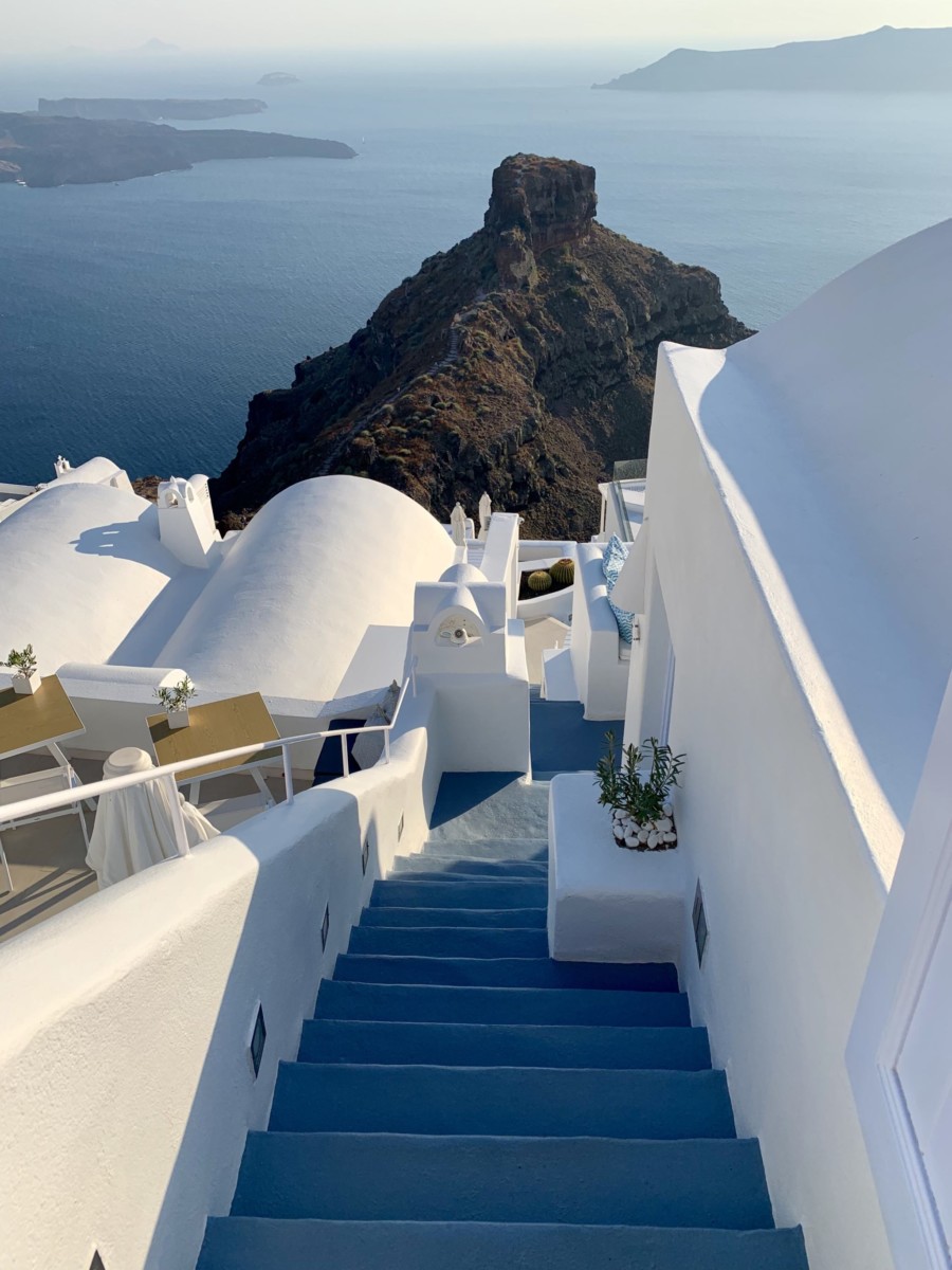 Travel Guide: Santorini